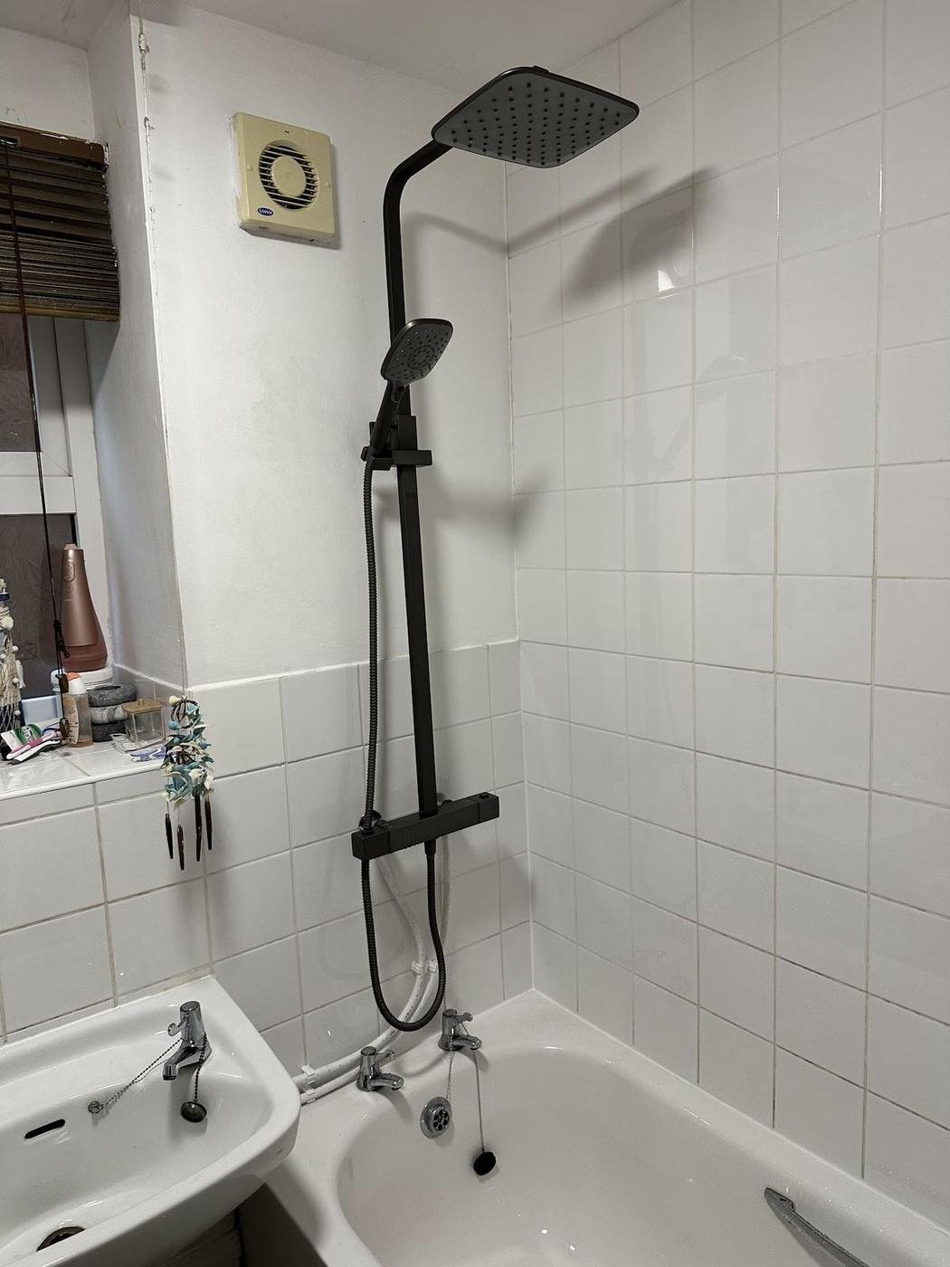 Black thermostatic shower